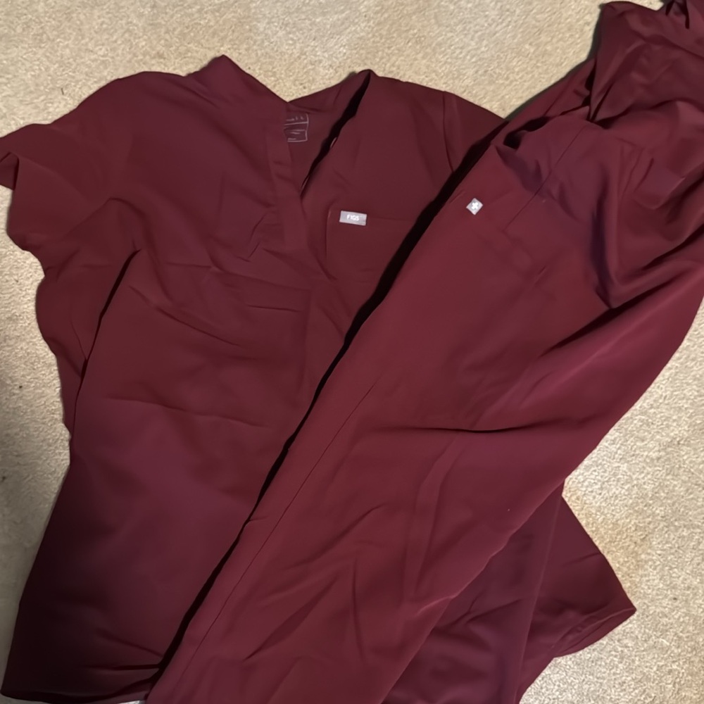 Figs Women's Scrub Set in Burgundy